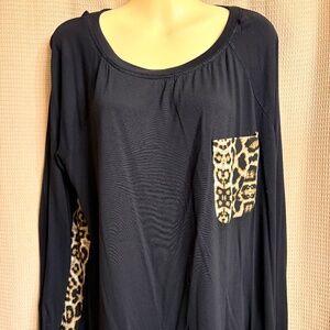 Venus Black/Leopard Top Women's L